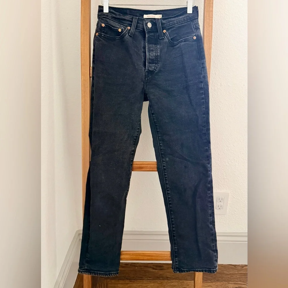 Levi’s Wedgie Straight Black High Rise Jeans - Picture 2 of 5